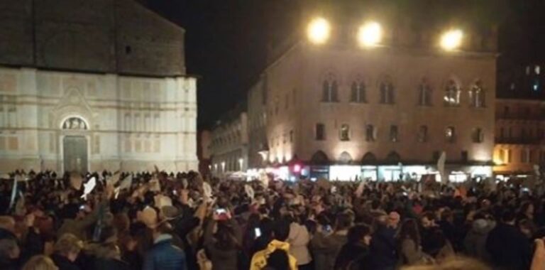 Le sardine lanciano una sfida. A tutti.