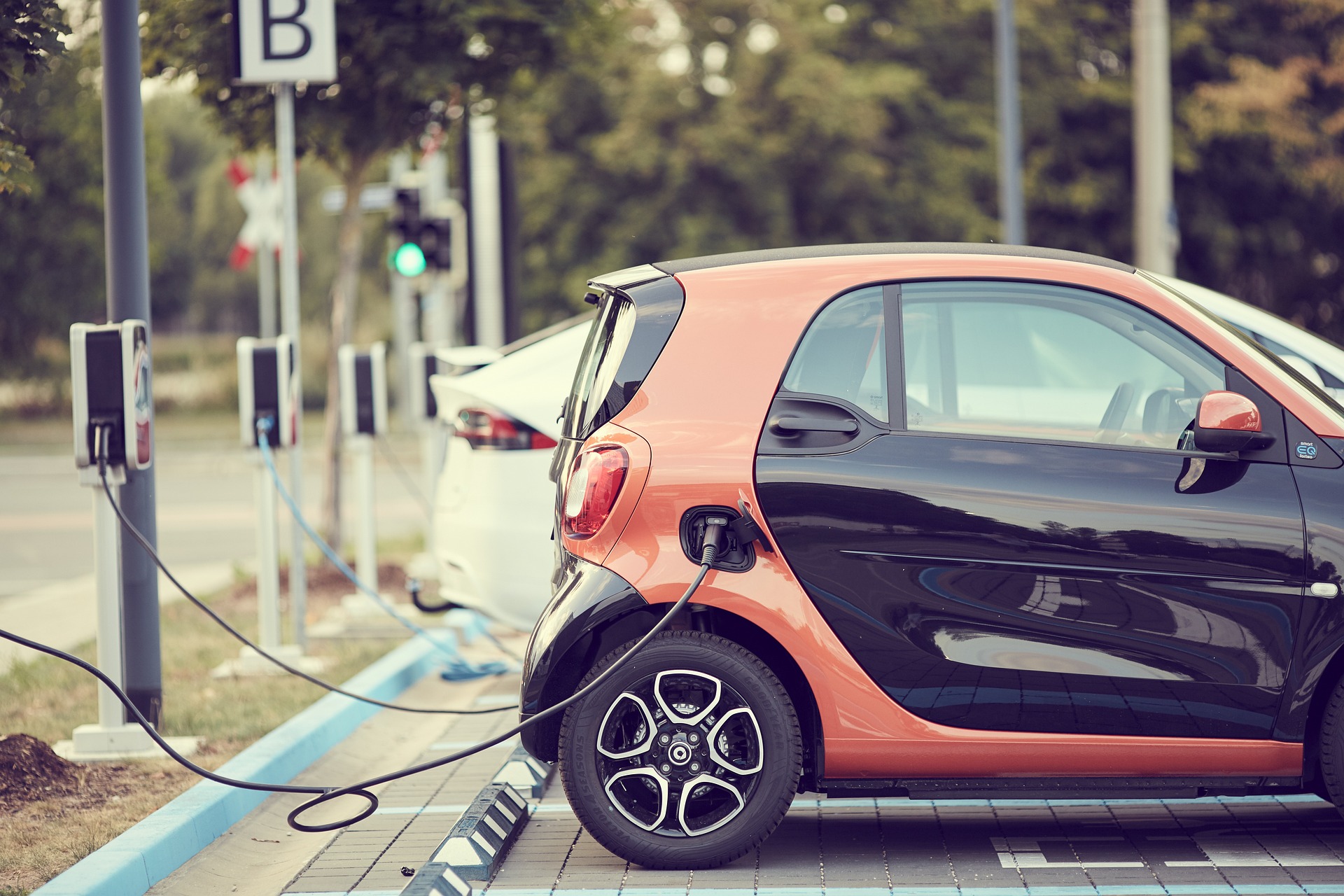 Auto elettrica, ottimismo nell’indagine presentata al Ministero delle Imprese.