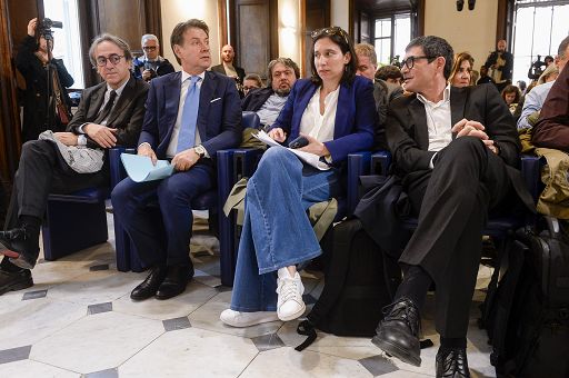 MO-Pd-M5s-Avs-basta-complicita-il-7-giugno-in-piazza-per.jpg