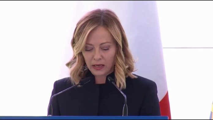 UcrainaMeloni-non-ci-si-chieda-di-fare-foto-senza-mandare.jpg