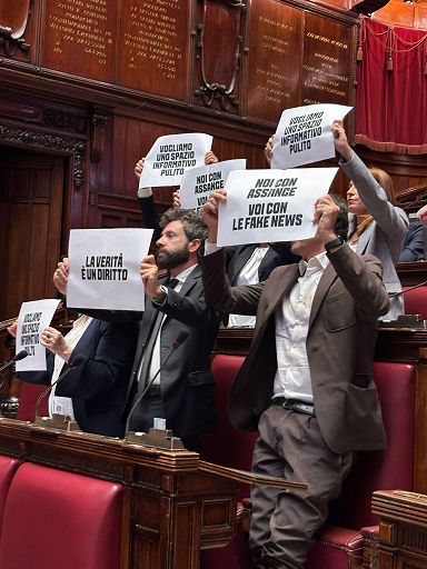 IA-disco-verde-Camera-alla-nuova-legge-Ritorna-al-Senato.jpg