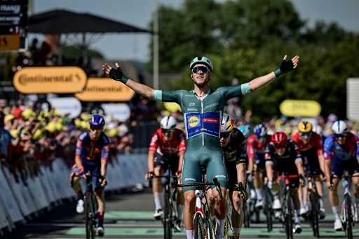 Ciclismo-Milan-trionfa-a-Laval-dopo-6-anni-vittoria-italiana.jpg