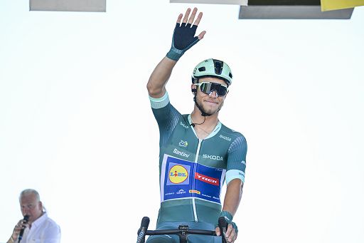 Ciclismo-Milan-vince-a-Valence-Pogacar-in-giallo.jpg
