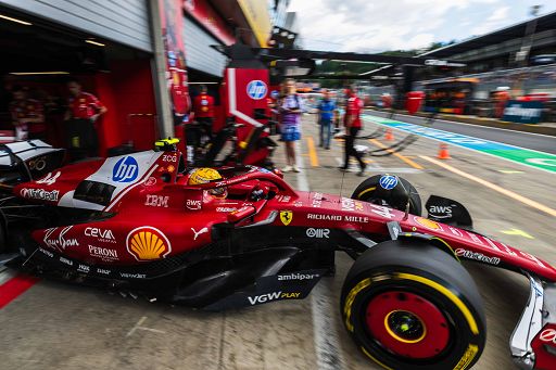 Formula1-Hamilton-il-piu-veloce-nelle-prime-libere-a-Silverstone.jpg