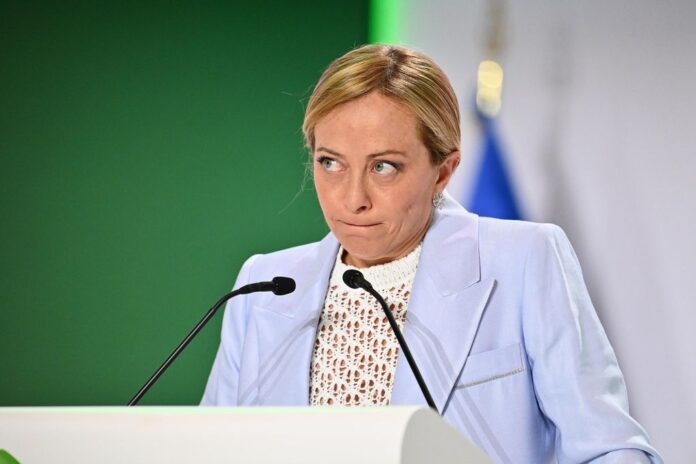 Meloni-la-droga-fa-schifo-oggi-vado-a-San-Patrignano.jpg