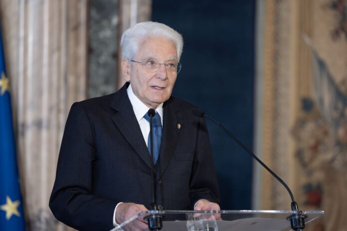 1761768111_622_Mattarella-sprona-lUe-quotUrge-accelerarequot-ma-la-difende-da-tutti.jpg