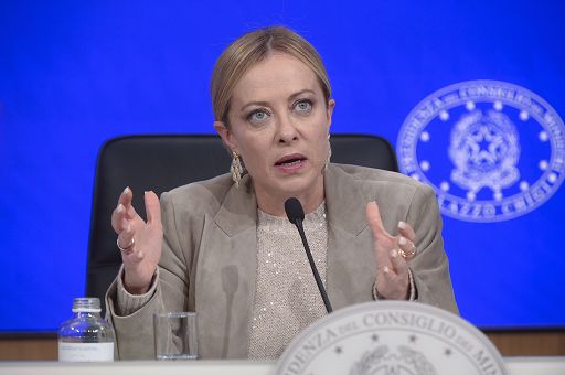 Governo-Meloni-maggioranza-italiani-con-noi-avanti-a-testa-alta.jpg
