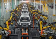 Cina elettrica in frenata: margini sotto pressione e investitori in ritirata