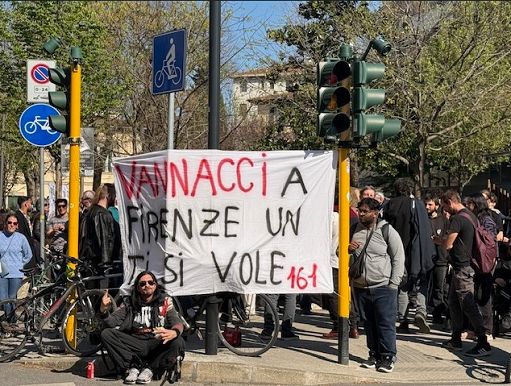 Sede-FnV-a-Firenze-presidio-fiume-antifa-Vannacci-in-Carta.jpg