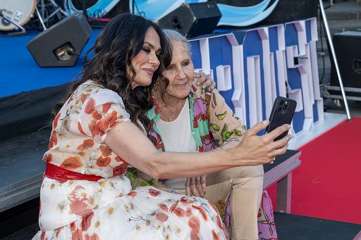 Marefestival-Cucinotta-ricorda-Troisi-quotMassimo-trasmetteva-bellezzaquot.jpg