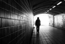 Povertà minorile, l’Italia delle disuguaglianze e l’ascensore sociale fermo