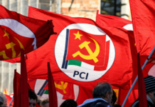 Eravamo comunisti. Ora il divano è nell’agorà