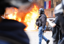 Francia, la piazza si radicalizza e Le Pen può ergersi a paladina dell’ordine